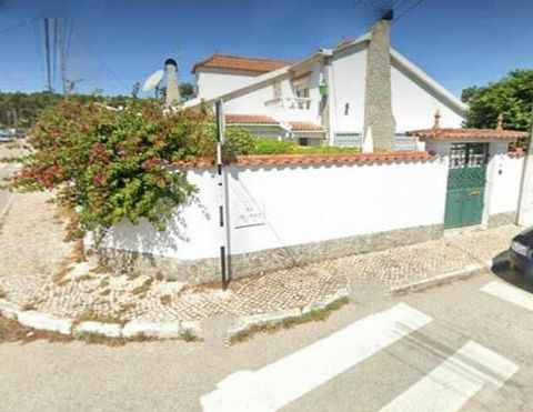 Maison ou villa indépendante située à Aroeira avec parcelle 623 m