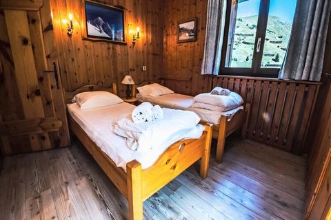 The typically Savoyard CHALET NEVES is located in a small hamlet at the entrance to the resort, in the Tignes Lavachet district. Served by the free Tignes shuttle, 200 meters from the shops and 50 meters from the first chairlifts of Paquis and Chauda...