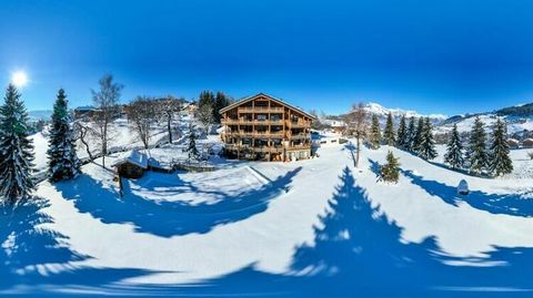 Descubra este amplio y luminoso apartamento, idealmente ubicado en el corazón de la ciudad. entre Combloux y Megève. Con sus 156 m2, una terraza de 80 m2; y un jardín privado de 120 m2, que ofrece una vista excepcional de las montañas y de la cima de...