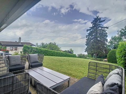 Secteur Petite Rive. Appartement de type T4 en rez de jardin au sein d'une résidence de 4 logements, il offre de plain-pied, un salon séjour très lumineux avec cuisine équipée et accès vers la terrasse et le jardin avec une très belle vue sur le lac ...