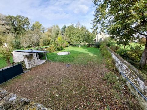 37140 LA CHAPELLE SUR LOIRE, A VENDRE à 5 min de la gare et à 15 min des accès autoroutiers, Céline BOTTELIN vous propose cette magnifique maison sur 4 niveaux, située en bord de Loire, offrant un cadre de vie exceptionnel. Anciennement classée gîte ...