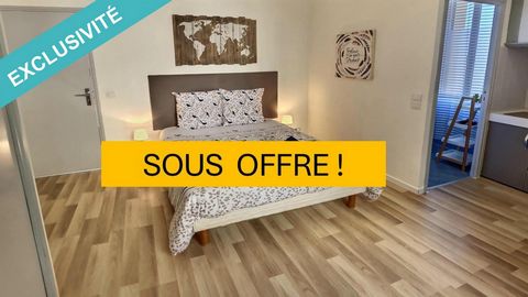 Cet appartement vendu entièrement meublé érigé au 1er et dernier étage offre un agencement optimal pour un investissement locatif ou un pied-à-terre dans un cadre enchanteur. Il est composé d'un séjour/coin cuisine, 1 placard, 1 salle d'eau avec toil...