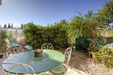 Nice - Franck Pilatte / Parc Saint Aignan Situé au pied du Mont Boron, dans un immeuble de standing récemment rénové, cet appartement deux-pièces de 50 m² dispose d'un jardin surélevé et d'une belle terrasse. Le parc Saint-Aignan est un parc sécurisé...