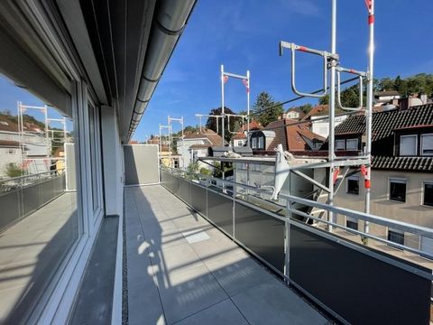 Zum Verkauf kommt eine wunderschöne 3 Zimmer Wohnung mit großem Balkon in Esslingen. Eine warme Atmosphäre spürt man beim Betreten dieser Wohnung sofort. Sie befindet sich in einem Mehrfamilienhaus mit 10 weiteren Parteien im 3. Stock von insgesamt 3...