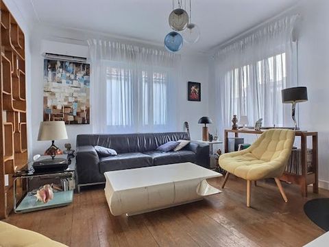 33140 - VILLENAVE D'ORNON - COUP DE COEUR - Laissez-vous séduire par cette magnifique maison de plain-pied de 118 m², située dans un quartier CALME et RECHERCHÉ de Villenave-d'Ornon. RENOVEE AVEC SOIN, elle offre un cadre de vie chaleureux et convivi...