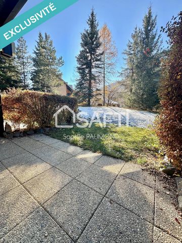 Charmant studio coin montagne meublé de 26,31 m² LC, situé en rez-de-jardin d’une petite copropriété, à Saint-Chaffrey, au cœur de la vallée de Serre Chevalier comprenant: un hall d’entrée, un séjour lumineux avec un coin cuisine aménagé et un espace...