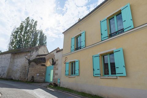 Découvrez ce magnifique corps de ferme situé dans un village typique du Vexin. Idéalement placé à proximité de l'école, ce bien vous offre un cadre de vie exceptionnel. La maison principale s'étend sur trois niveaux : Au rez-de-chaussée, vous trouver...