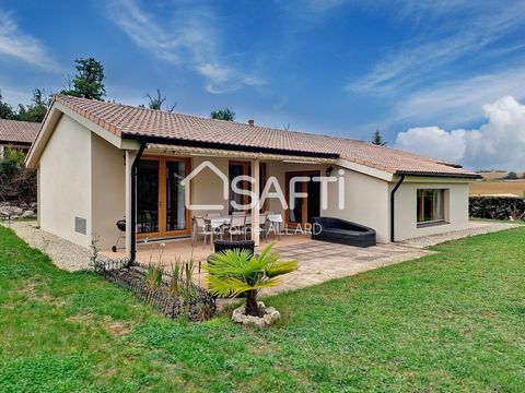 Built in 2002 on a 723 m² plot, this 120 m² single-storey house offers a practical layout with a bright living room, a fitted kitchen, a bathroom, 2 toilets, 4 bright bedrooms and a utility room. Ideal for a family, it offers a functional, comfortabl...