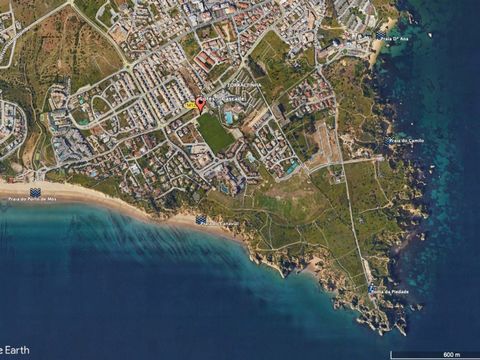 DH presents, This plot contained in one of the most renowned, and exclusive, luxury resorts in the Algarve presents a unique opportunity to build your dream home in a privileged location. Located a short distance from the magnificent Porto de Mós bea...