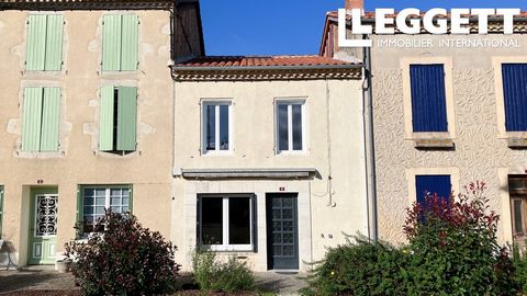 A33172NJD47 - Située au cœur d'un village animé au sommet d'une colline, cette maison de village exposée au sud est en bon état et a été partiellement rénovée par les propriétaires actuels. Répartie sur trois étages, elle bénéficie d'une toiture neuv...