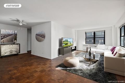 Superbly Spacious, Bright, and Airy 1-Bedroom (Flex 2) Apartment in Prime Kips Bay/Gramercy Location. This classic Jr. 4 layout offers a welcoming entry foyer that leads to a generous living space with plenty of room for a variety of configurations-w...