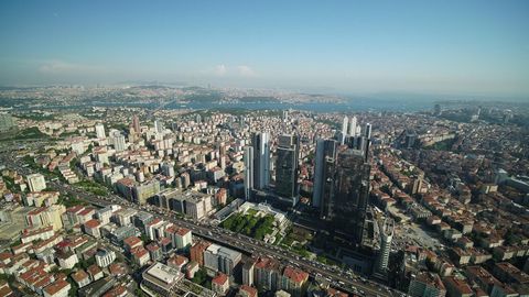 Detta fantastiska torn ligger i hjärtat av Istanbul i Mecidiyekoy-området Fantastisk havsutsikt över Bosporen 5 min. till Şişli , Nişantaşı , Taksim Square Galata-tornet Alla kaféer, butiker, marknader, restauranger, köpcentra finns i närheten 5 min....