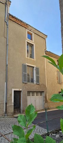 Dans la charmante commune d'Ardes (63420), cette maison de 90 m² offre un cadre de vie calme et pittoresque. Située à proximité de commerces locaux et bénéficiant d'un environnement paisible, cette propriété bénéficie d'une atmosphère chaleureuse typ...