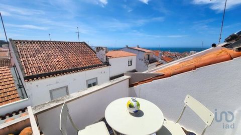 Apartamento T1+1 típico no Centro Historico da Nazaré com vista Mar do terraço e sótão aproveitado. A 200 metros da praia, com Licença AL em funcionamento, este apartamento é um excelente investimento. É composto por uma entrada independente pela rua...