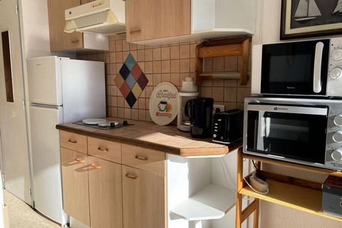 RESIDENTIE LE SEVIGNE 1. T1 appartement met airconditioning op de 1e verdieping met lift. Het bestaat uit een woonkamer met een slaapbank, een functionele en goed uitgeruste keuken, een slaapgedeelte met een tweepersoonsbed (140x190) en een badkamer ...