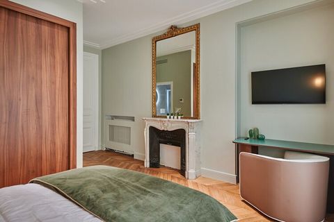 Luxe appartement Rue de Florence - Parijs Welkom in ons weelderige appartement gelegen aan de rue de Florence in Parijs, een juweel van 80 m² dat volledig is gerenoveerd met hoogwaardige afwerkingen en voorzien van airconditioning voor absoluut comfo...