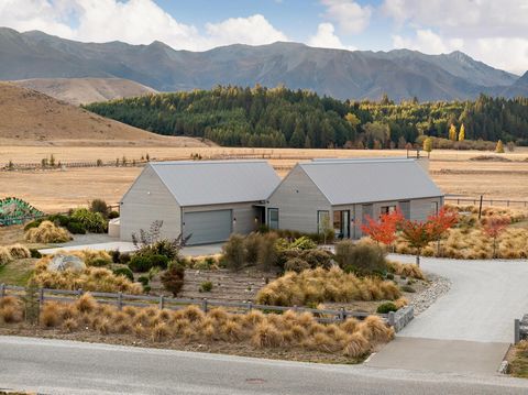 Eingebettet in die faszinierende Landschaft der Südalpen bietet das Matariki House ein modernes Refugium nur wenige Minuten von Twizel entfernt im luxuriösen Stadtteil Merino Downs. Mit seinem schlanken Design und dem weitläufigen 349 m² großen Inter...