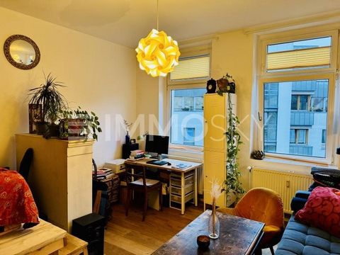 Are you looking for your attractive investment or your personal living happiness? Welcome to the heart of Berlin-Friedrichshain at Volkspark Friedrichshain! This spacious one-room apartment in the quiet rear building with 45m² of living space offers ...