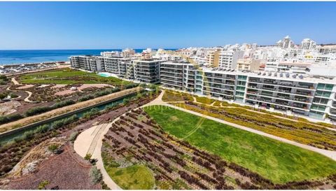 Fantástico Apartamento T2, com vista mar, em Armação de Pêra. Este imóvel é composto por cozinha, totalmente equipada, em espaço aberto com a sala com acesso a uma varanda virada a sul com vista mar. Possui dois quartos em suíte, com roupeiros embuti...