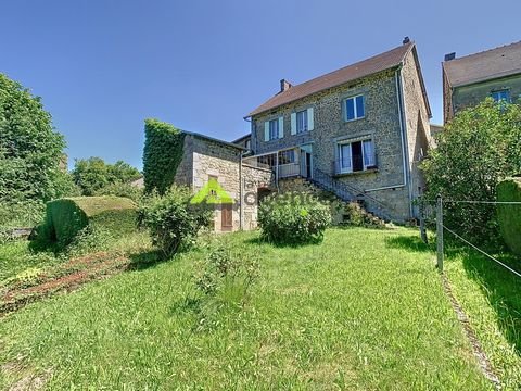 Votre Petite Agence Aubusson vous propose à la vente cette grande maison de 1888 située dans un hameau paisible au coeur de la campagne creusoise. Cette spacieuse maison familiale se compose : - au rez-de-chaussée : l'ancien café du village (2 pièces...