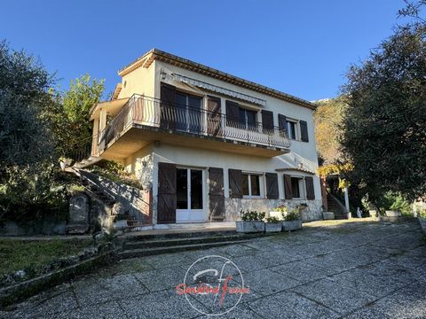 SAINT-JEANNET: Schöne 5-Zimmer-Villa mit einer Wohnfläche von ca. 112 m2, derzeit in zwei Wohnungen umgewandelt, mit einfachem Zugang zu allen Annehmlichkeiten, Swimmingpool und angrenzendem Grundstück mit einer Fläche von 1.724m2, bestehend aus: Im ...