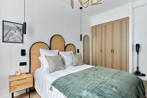 Bienvenido a nuestro apartamento, completamente renovado y climatizado en abril de 2024, ubicado en el corazón de París, en una calle muy tranquila. Este apartamento moderno, atípico, acogedor y decorado con gusto por profesionales es el lugar perfec...