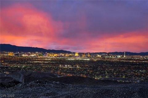 Bienvenue à MacDonald Highlands, la communauté de country club fermée de garde 5 étoiles la plus exclusive de luxe à Henderson, NV. MacDonald Highlands est connu pour ses vues panoramiques les plus spectaculaires sur toute la ville, les Red Rock Moun...