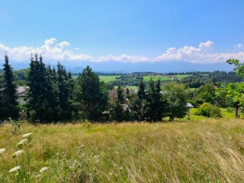 Stai cercando il terreno perfetto per la casa dei tuoi sogni? Lasciatevi ispirare da questa proprietà idilliaca in una posizione tranquilla vicino a Velden am Wörthersee con una splendida vista sulla campagna! La dolce posizione collinare a sud garan...