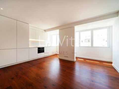 Renoviertes Penthouse mit 2 Schlafzimmern in Monte Estoril, Cascais. Komplett mit Charme und Eleganz renoviertes Apartment mit 2 Schlafzimmern unter Verwendung edler und hochwertiger Materialien, gelegen in einer prestigeträchtigen Gegend von Monte E...