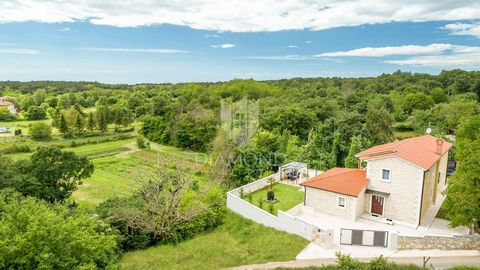 Location: Istarska županija, Poreč, Poreč. Poreč, Umgebung, Villa mit Panoramablick Umgeben von wunderschöner Natur und reichem kulturellem Erbe ist die Lage dieser schönen und gemütlichen Villa ideal für alle, die einen entspannten und inspirierende...