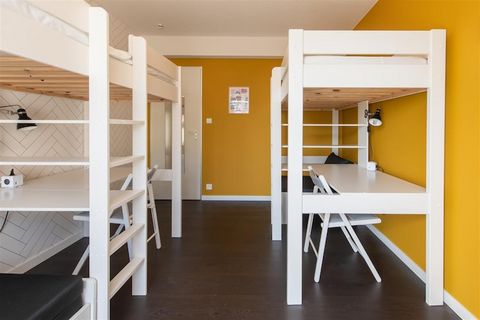 Cet appartement d'une chambre est conçu pour accueillir jusqu'à quatre personnes, offrant un espace de vie confortable et bien équipé. La chambre dispose d'un lit double avec une couette pour deux personnes et d'une télévision numérique pour plus de ...