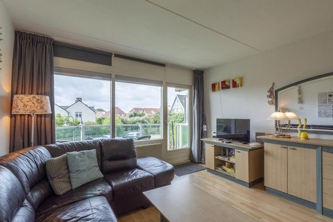 Dit heerlijke vakantieappartement in Callantsoog is perfect voor maximaal 4 gasten en beschikt over een zonnig balkon op het zuiden waar u kunt ontspannen en genieten van de frisse zeebries. De gezellige woonkamer bevindt zich op de eerste verdieping...