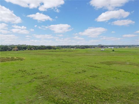 Esta propiedad es un hallazgo raro aquí en el condado de Polk, 34.59 acres de tierra de pastoreo en la esquina de Walker Road y Bella Vista completamente cercado con pozo y electricidad. Con una parcela adicional de 25.68 acres. Estas 2 propiedades s...