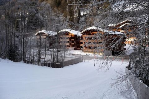 La propriété, dotée d'un charmant attrait alpin, offre une retraite confortable et spacieuse, idéale pour les familles ou les groupes jusqu'à 6 personnes. Cet appartement de 43 m², 4 pièces, est situé au 3ème étage de la Résidence Le Vieux Moulin, fa...