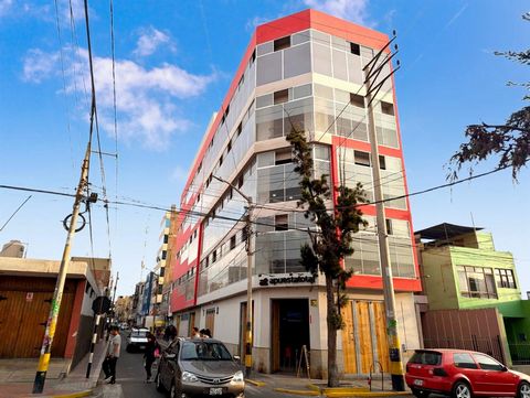 Building in excellent condition located in the downtown area of Tacna. It has ceramic floors, high ceilings and large bright spaces. Equipped with elevator and access to basic services such as water and electricity. In addition, it is close to shoppi...