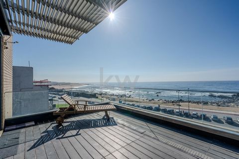 Genießen Sie das Beste des Lebens am Meer! Stellen Sie sich vor, Sie wachen jeden Morgen mit einem atemberaubenden Meerblick auf, genießen Ihr Frühstück auf der Terrasse mit dem Strand zu Ihren Füßen oder entspannen sich am Ende des Tages, während Si...