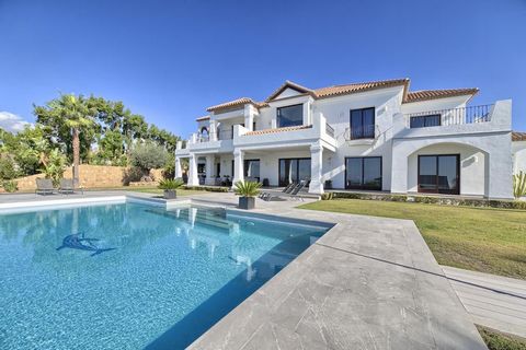 Top quality villa built to the highest standards, situated on one of the best plots in Los Flamingos Golf Resort. South facing with spectacular views of the Mediterranean. Main floor: Spacious hallway, large living room with fireplace, dining room wi...