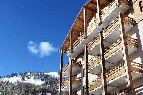 Village de Praroustan ist eine nagelneue Residenz mit modernen und komfortabel eingerichteten Wohnungen. Drei größere Chalets beherbergen jeweils Dutzende von Wohnungen unterschiedlicher Größe. Das Ganze ist mit viel Holz und gediegenen Materialien i...