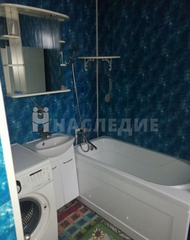 Номер в базе компании: 23787681. Продажа газоблочного дома Ростовская обл., Аксайский р-н., п. Октябрьский. Общая площадь 86 кв.м., участок 15.5 соток, фасад 15 метров, свет, вода, газ в доме. Дом на тихой улице, спокойные соседи. Сад и огород ухожен...