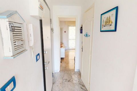 Ce ravissant appartement de 2 pièces offre une évasion sereine avec ses intérieurs lumineux et modernes. D'une superficie d'environ 40 m², l'espace comprend un balcon exposé sud qui donne sur le jardin de la résidence avec un aperçu mer. Le séjour di...