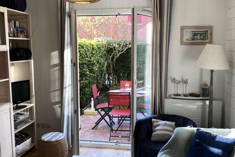 DIVES SUR MER / PORT GUILLAUME. Near the Port Guillaume marina, cottage with 3 main rooms with a capacity of 4 people, with an area of ​​approximately 53m² with a pretty garden facing East-West. The apartment includes: an entrance, a living room (fla...