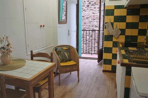 2FAN4 - Collioure - Appartement -RUE DE LA FANEILLE- ongeveer 50 meter van het strand en de winkels, in het hart van het stadscentrum. Studio uitgerust voor 2 personen gelegen op de 1e verdieping, bestaande uit een woonkamer met een slaapbank voor 2 ...