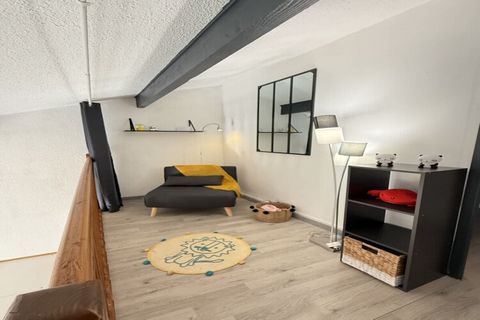 Enjoy a peaceful coastal getaway in this charming duplex house located in a quiet residential area of Valras-Plage. Managed by Valras'Loc, this fully equipped 2-bedroom home is just a 7-minute walk from the beach and the town center. With a private t...