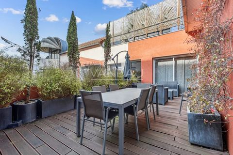 In de buurt van Neuilly, 264,39 m² loi Carrez duplex loft-stijl appartement 