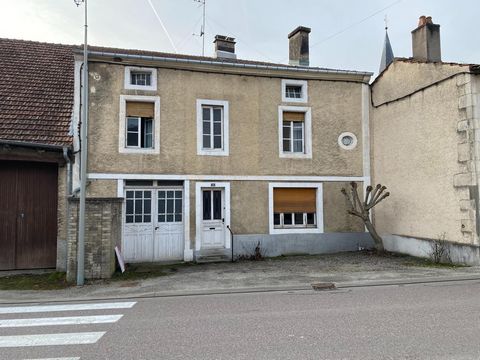 Maison de village en plein coeur du village , proche des services