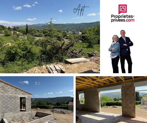 Sylvie en Pascal BECOURT presenteren deze woning met een bewoonbare oppervlakte van 95 m2 op een perceel van 650 m2, inclusief een woonkamer met ingerichte keuken, 3 slaapkamers, badkamer en garage van 20 m2. Een terras maakt het geheel compleet met ...
