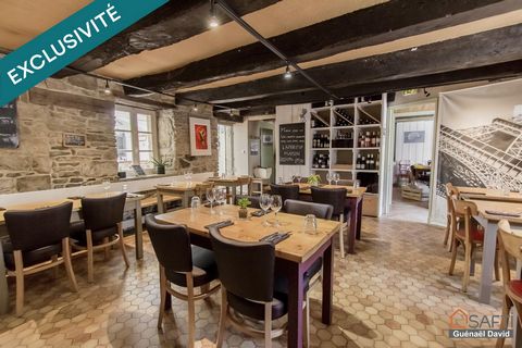 Au cœur de Roscoff, un Bistro créatif composé de 3 salles chaleureuses et authentiques, 60 couverts, Cuisine parfaitement équipée. Ensemble très bien entretenu. Vous apprécierez ce bel outil de travail ainsi que sa cuisine fonctionnelle. Affaire idéa...