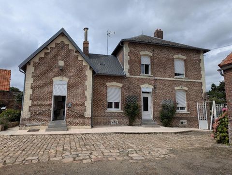 CORP DE FERME DE 160 M² AVEC DEUX DEPENDANCES