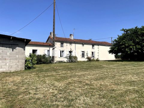 À vendre – Longère avec dépendances sur 23 514 m² de terrain – Entre Moncoutant et Largeasse!