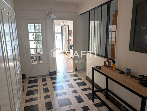 Très grande maison atypique.